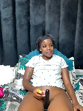 Littlebunny33 online show from June 11, 2:53 am