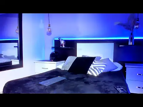 eriikjoness online show from December 15, 7:18 pm