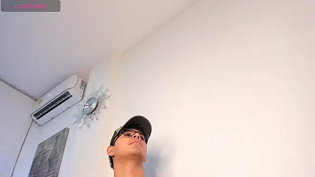 Tthiago cruz online show from October 7, 9:56 pm