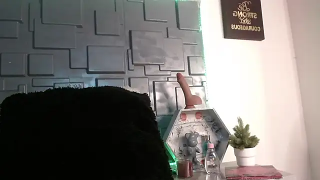 Trinity Knox online show from September 30, 6:13 pm