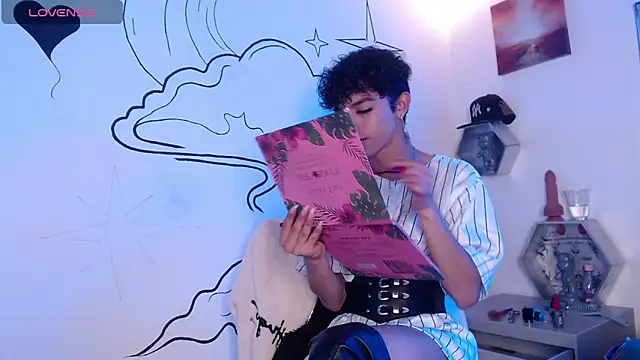 Trinity Knox online show from November 11, 4:40 pm