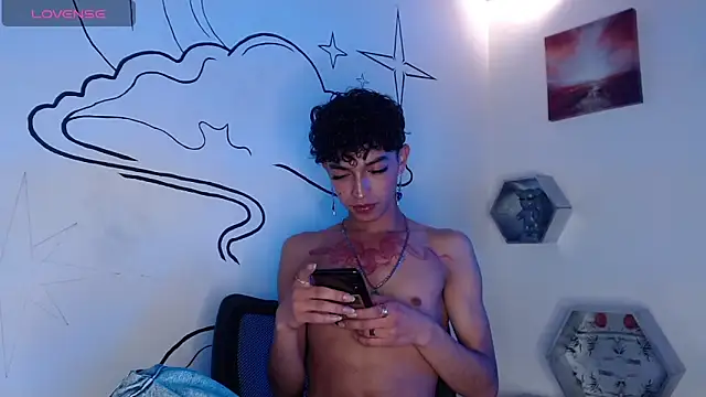 Trinity Knox online show from December 22, 3:20 pm