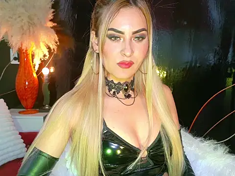 Snapshot of SexyBlondeLatina chatting on September 27, 7:41 pm SexyBlondeLatina online show from September 27, 7:41 pm