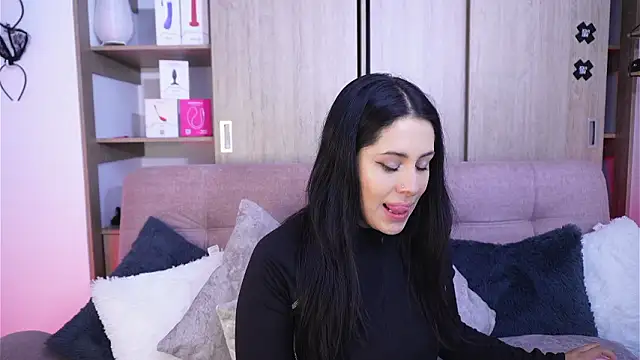 SophiieCumsx online show from March 26, 3:34 am