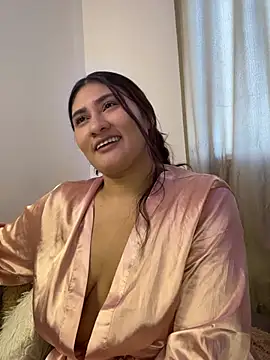 Elyross1  online show from July 1, 9:36 pm