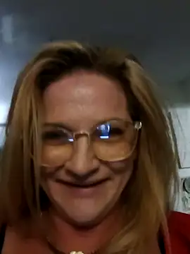 Goldenndoll online show from November 2, 4:20 pm