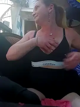 Goldenndoll online show from November 21, 10:30 pm