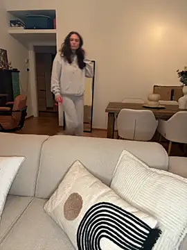 SophiiaStarr online show from October 18, 4:30 pm