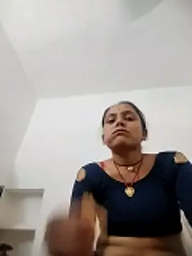 Snapshot of Sonam_shinde chatting on April 29, 10:19 am Sonam shinde online show from April 29, 10:19 am