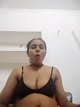 Snapshot of Sonam_shinde chatting on May 4, 6:26 pm Sonam shinde online show from May 4, 6:26 pm