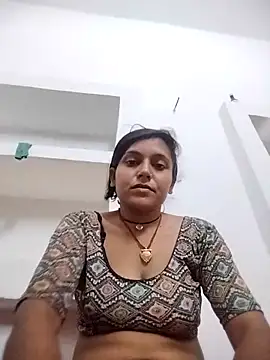 Snapshot of Sonam_shinde chatting on May 28, 8:06 pm Sonam shinde online show from May 28, 8:06 pm
