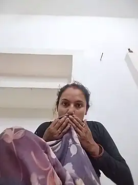 Snapshot of Sonam_shinde chatting on June 18, 8:13 pm Sonam shinde online show from June 18, 8:13 pm