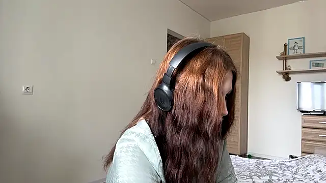 JuliaTwink online show from September 11, 7:08 am