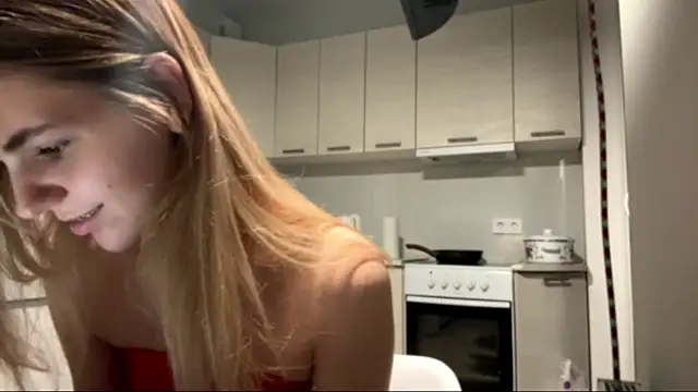 Snapshot of Denni_Spilber chatting on October 24, 5:20 pm Denni Spilber online show from October 24, 5:20 pm