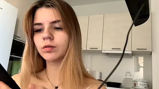 Snapshot of Denni_Spilber chatting on November 1, 12:40 pm Denni Spilber online show from November 1, 12:40 pm