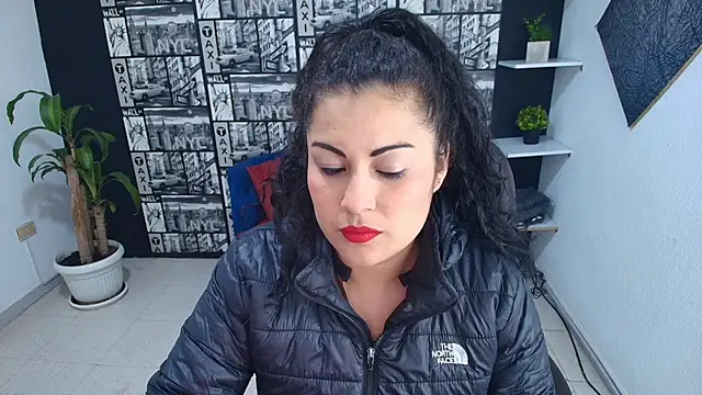 PamelaJohnsonn online show from September 18, 4:47 am