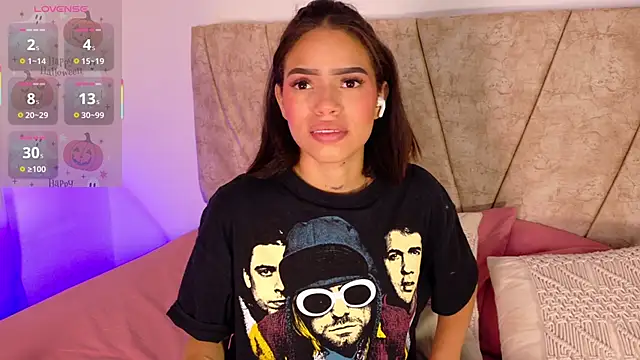 Snapshot of LaraGiil chatting on October 8, 12:58 pm LaraGiil online show from October 8, 12:58 pm