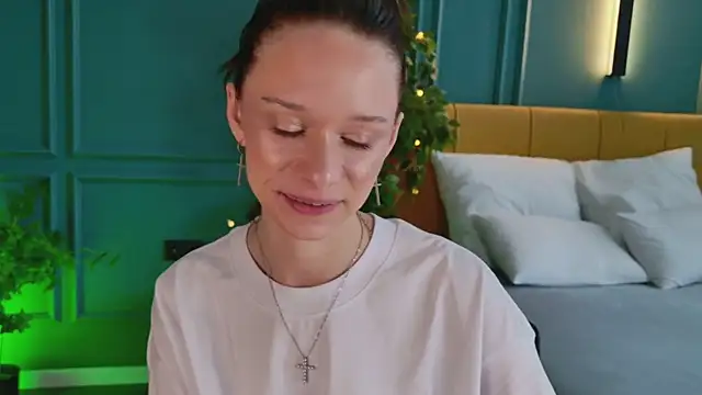 Snapshot of daily_glam chatting on September 23, 12:41 pm daily glam online show from September 23, 12:41 pm