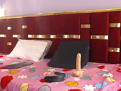 mia wetts online show from September 13, 7:19 am