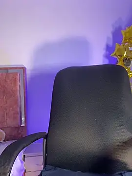 Snapshot of Charlottediolet chatting on October 13, 11:43 am Charlottediolet online show from October 13, 11:43 am