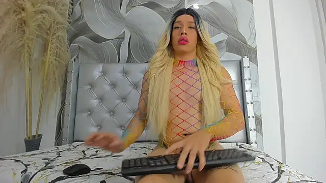 Snapshot of ScalethRous chatting on September 21, 1:51 am ScalethRous online show from September 21, 1:51 am