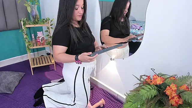 aradia kiss online show from September 27, 8:25 pm