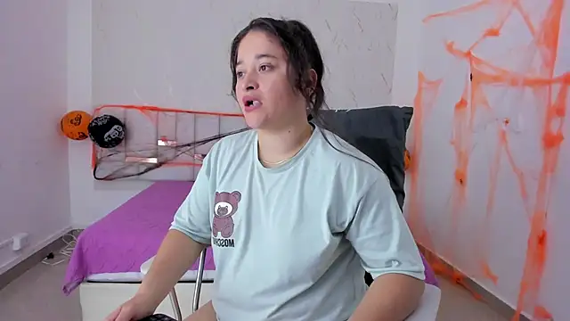 aradia kiss online show from October 20, 7:47 pm