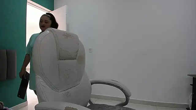 aradia kiss online show from October 22, 6:18 pm