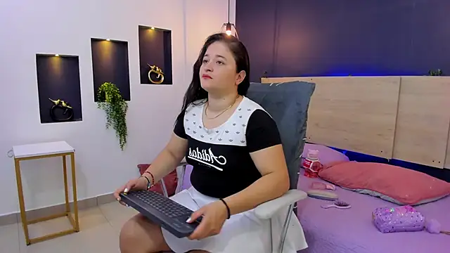 aradia kiss online show from November 2, 12:40 pm