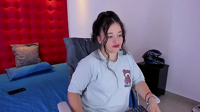 aradia kiss online show from November 4, 12:48 pm