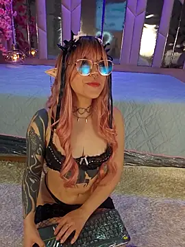 BizzyNoar online show from October 5, 8:40 pm