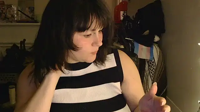 Snapshot of PeakoBunny chatting on November 18, 12:38 am PeakoBunny online show from November 18, 12:38 am