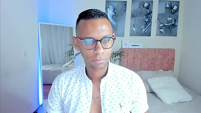 Snapshot of KingEdward_ chatting on September 13, 9:20 am KingEdward online show from September 13, 9:20 am