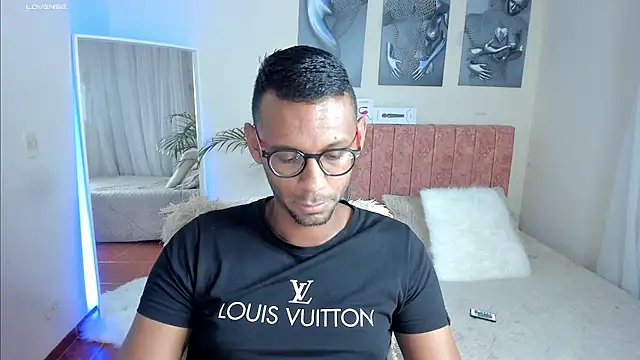 KingEdward  online show from September 25, 10:19 am