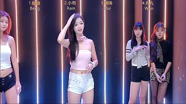 queen-001 online show from November 13, 12:15 pm