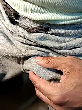 Snapshot of Gallo001 chatting on November 25, 3:06 am Gallo001 online show from November 25, 3:06 am