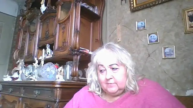 Lala-Love56 online show from May 13, 10:56 am