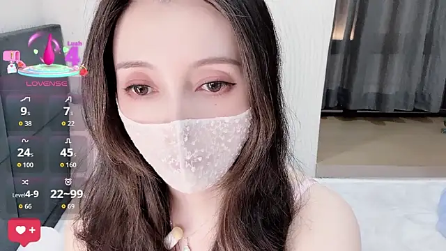 Snapshot of _Ling_Ling chatting on April 4, 12:35 pm Ling Ling online show from April 4, 12:35 pm