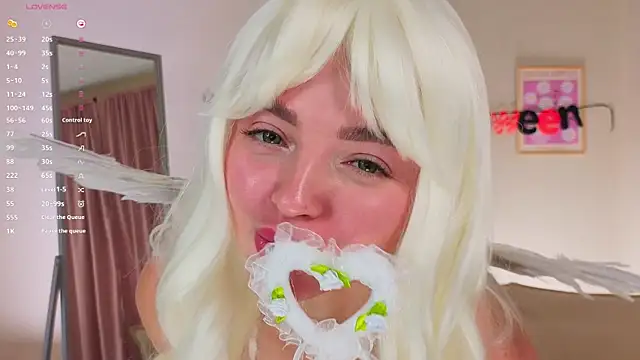 OliviaKis  online show from October 26, 7:25 am