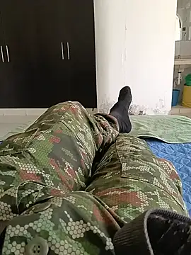 Snapshot of alejos81 chatting on July 23, 5:33 pm alejos81 online show from July 23, 5:33 pm