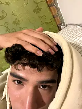 Snapshot of 0anonimo_bottom1 chatting on October 29, 12:57 am 0anonimo bottom1 online show from October 29, 12:57 am