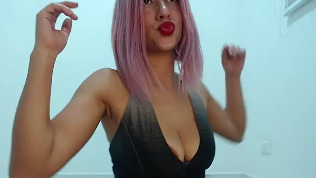 Snapshot of MoonScarlett chatting on May 2, 6:29 am MoonScarlett online show from May 2, 6:29 am