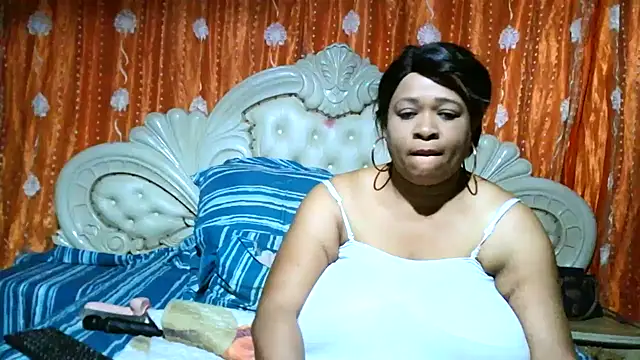 BUSTY QUEEEN online show from October 1, 10:38 pm