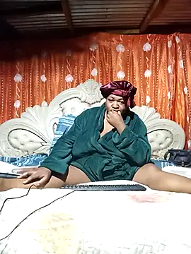 BUSTY QUEEEN online show from October 3, 7:55 pm