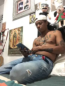 elpeluchenegroxxx3 online show from February 10, 2:04 am