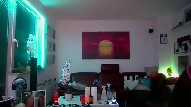 hellgirl1980 online show from November 19, 11:05 pm