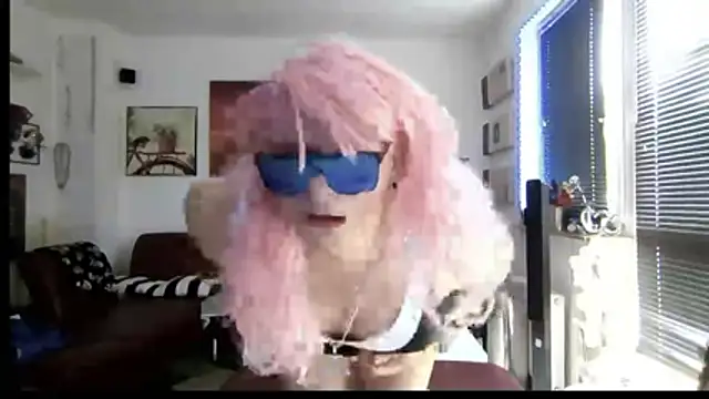 Snapshot of hellgirl1980 chatting on April 27, 12:36 pm hellgirl1980 online show from April 27, 12:36 pm