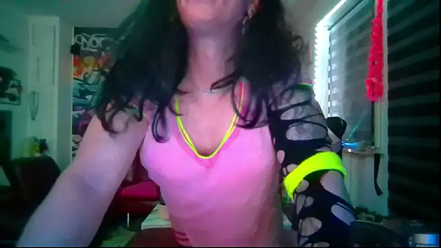 Snapshot of hellgirl1980 chatting on May 15, 7:54 pm hellgirl1980 online show from May 15, 7:54 pm