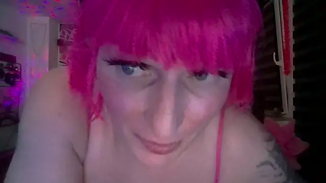 Snapshot of hellgirl1980 chatting on July 30, 12:53 am hellgirl1980 online show from July 30, 12:53 am