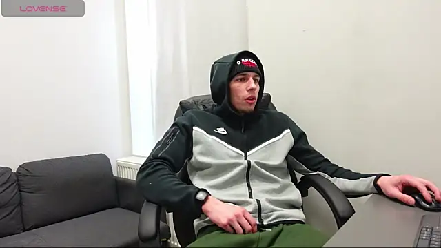 Snapshot of Ryan_Dozer chatting on April 2, 6:00 am Ryan Dozer online show from April 2, 6:00 am